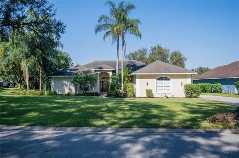 A home in AUBURNDALE