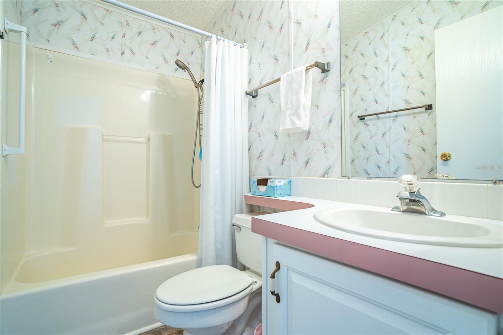 SADDLEBAG LAKE - Residential