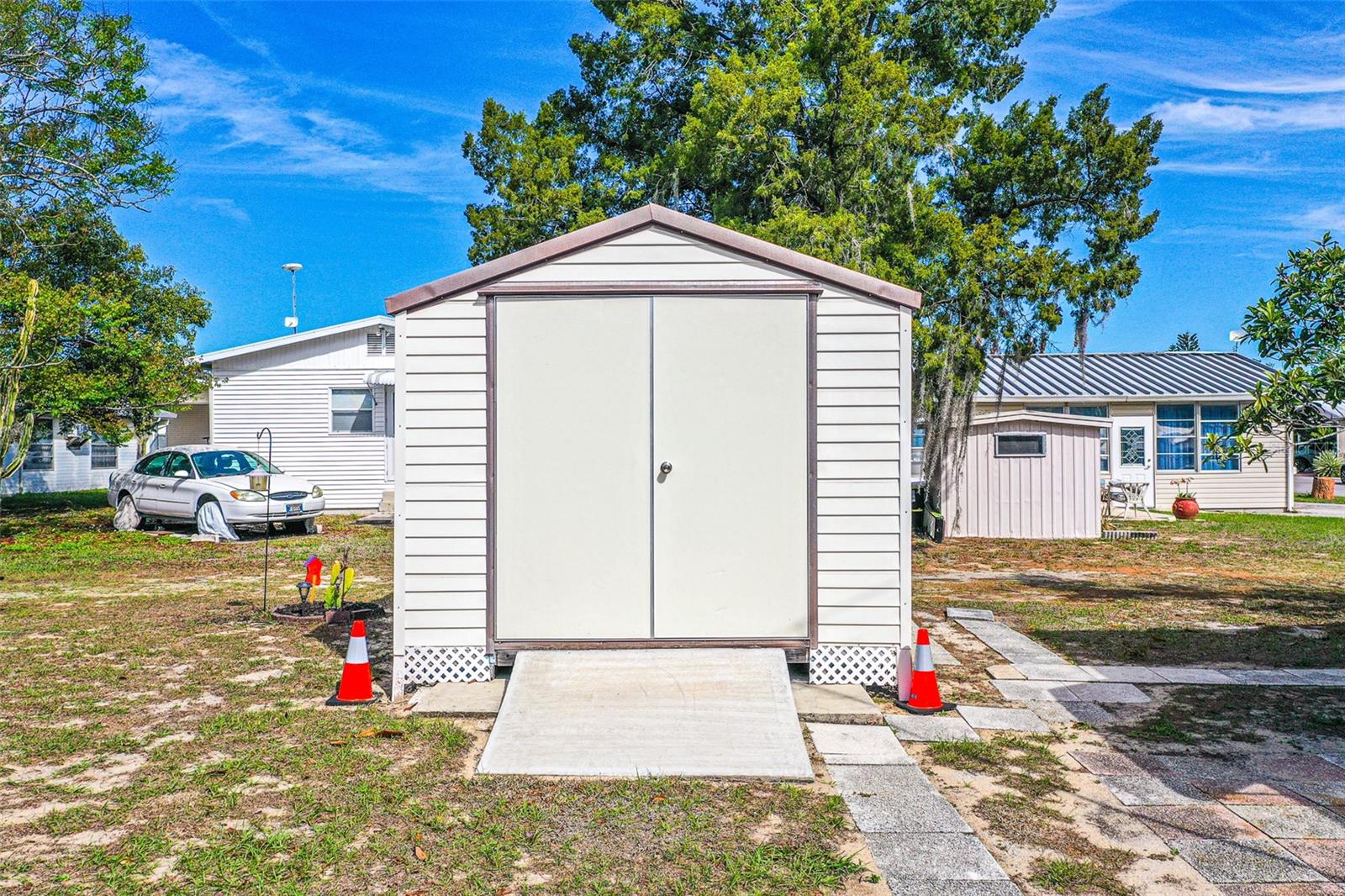 SADDLEBAG LAKE - Residential