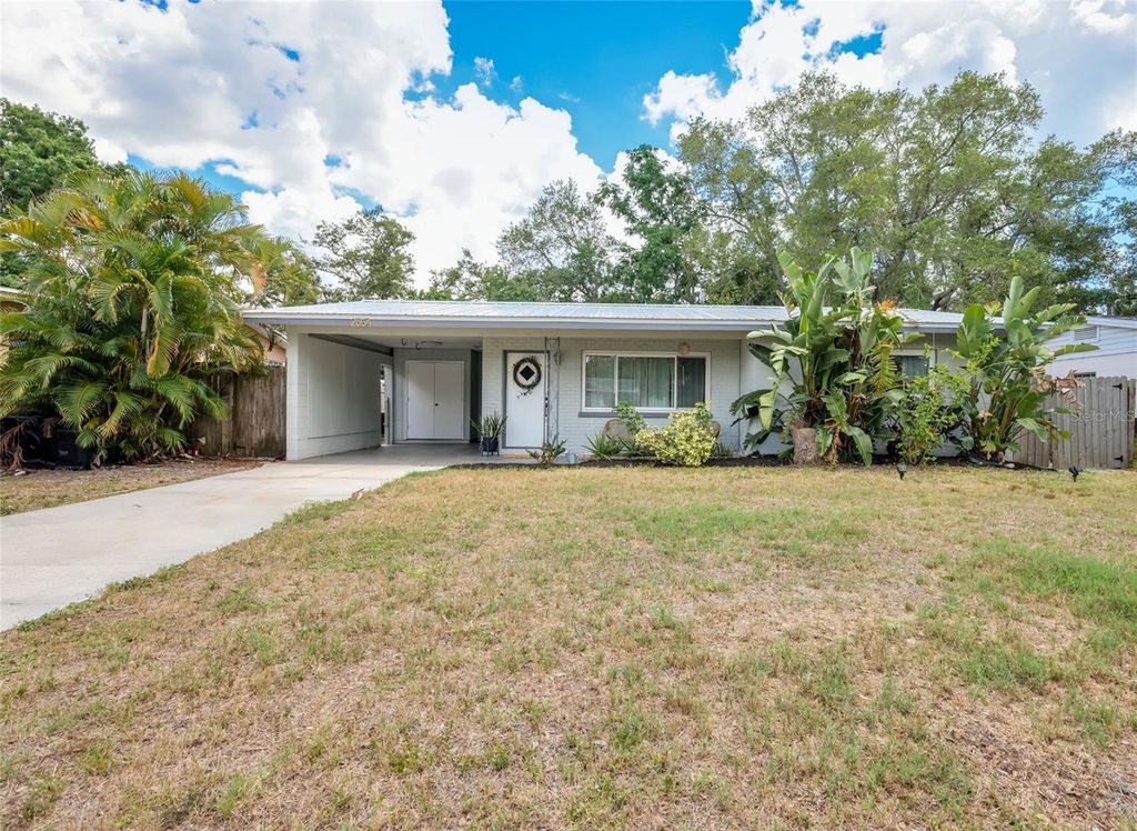 Photo of 2654 Grand Cayman Street, Sarasota, FL 34231 (MLS # A4694859)