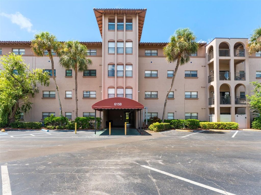 Photo of 6150 Gulfport Blvd #404, Gulfport, FL 33707 (MLS # TB8414637)