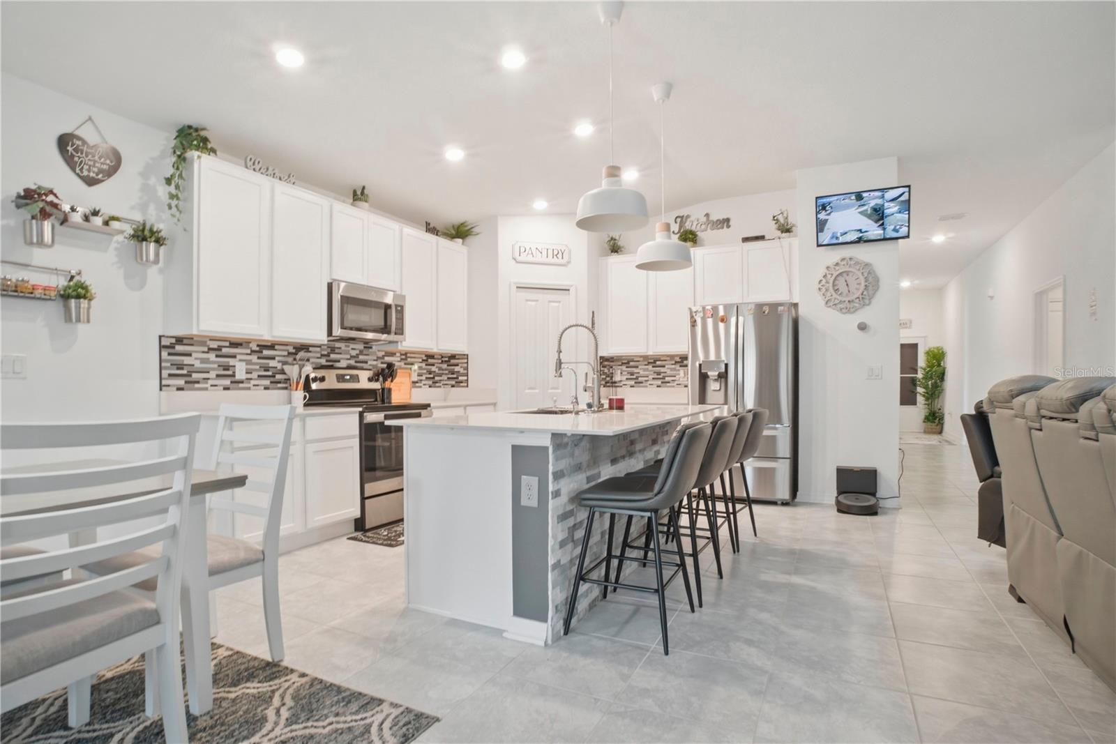 LEOMAS LNDG PH 1 - Residential