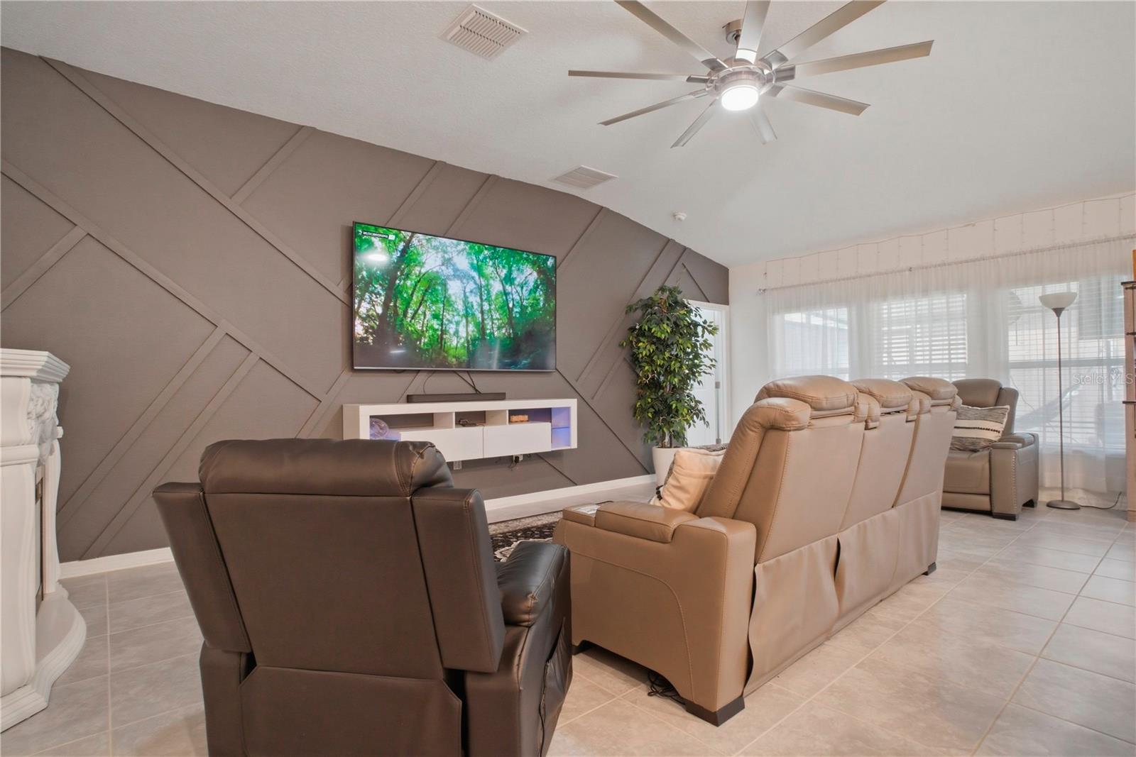 LEOMAS LNDG PH 1 - Residential