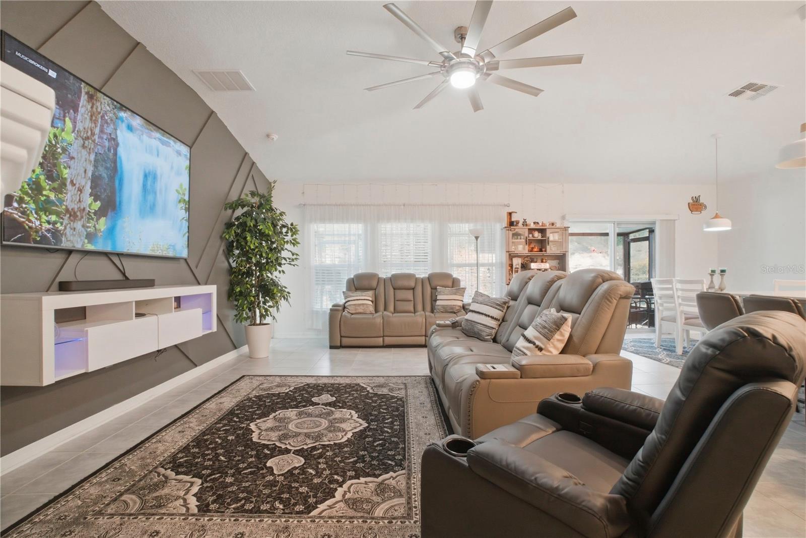 LEOMAS LNDG PH 1 - Residential