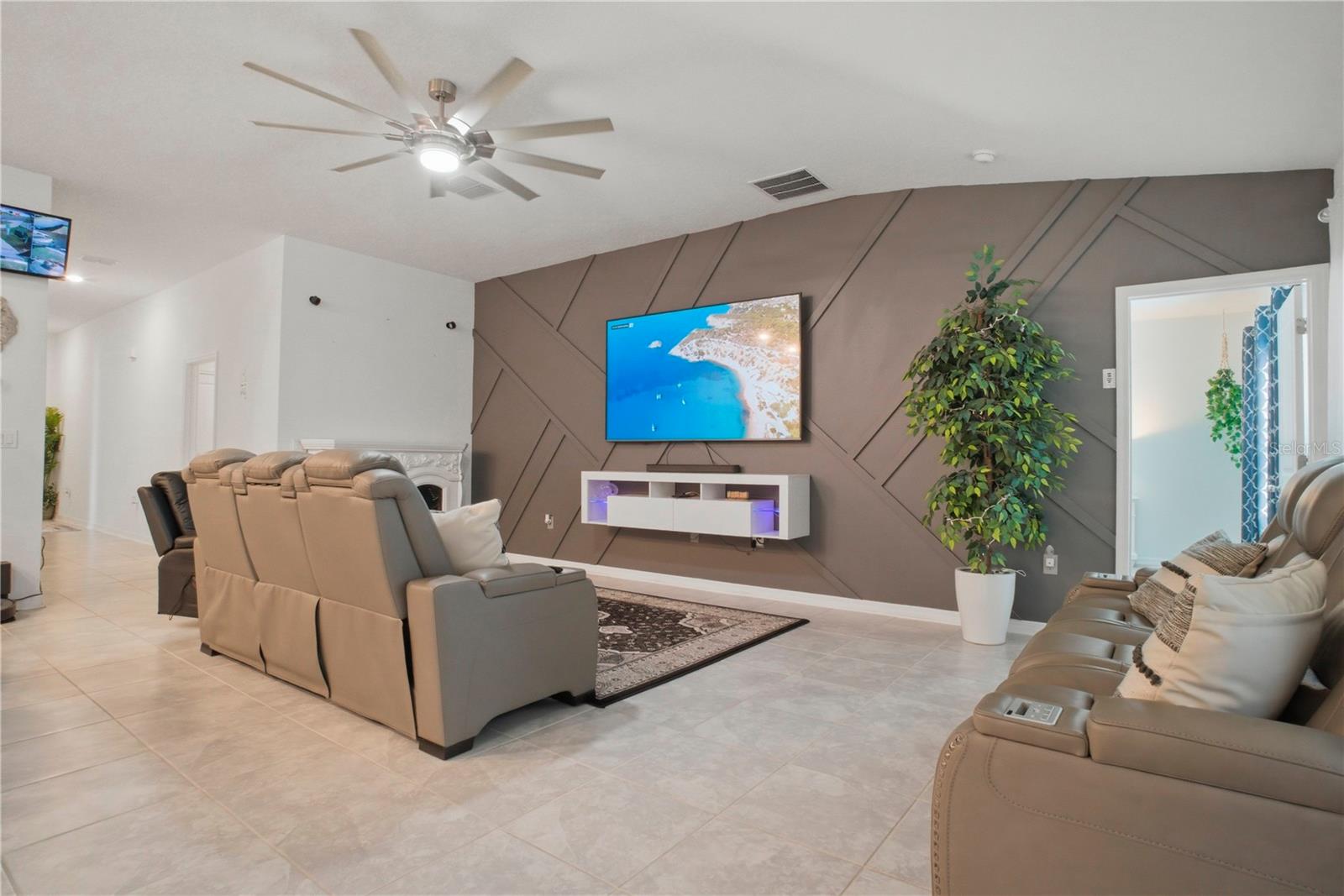 LEOMAS LNDG PH 1 - Residential