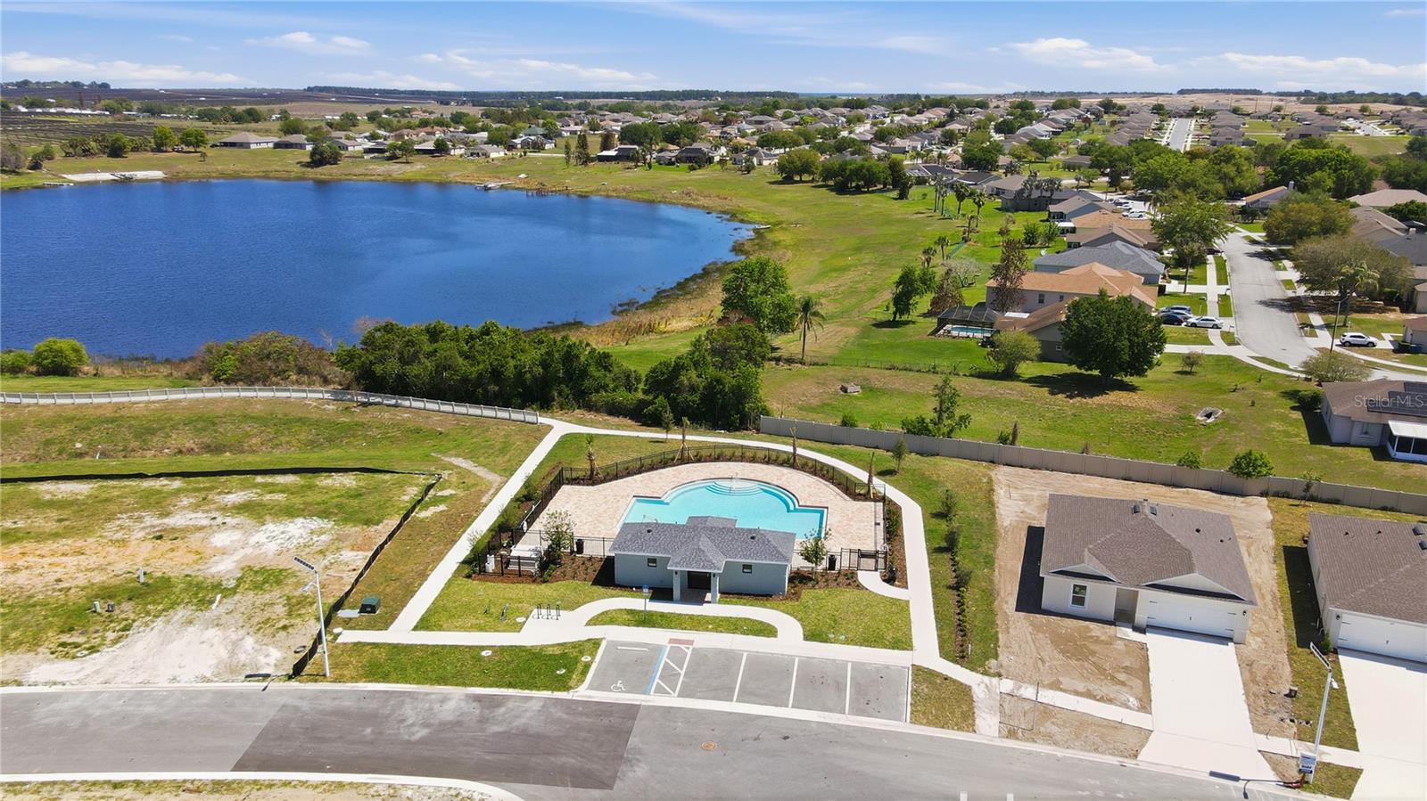 LEOMAS LNDG PH 1 - Residential