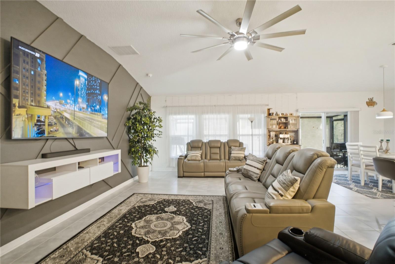 LEOMAS LNDG PH 1 - Residential