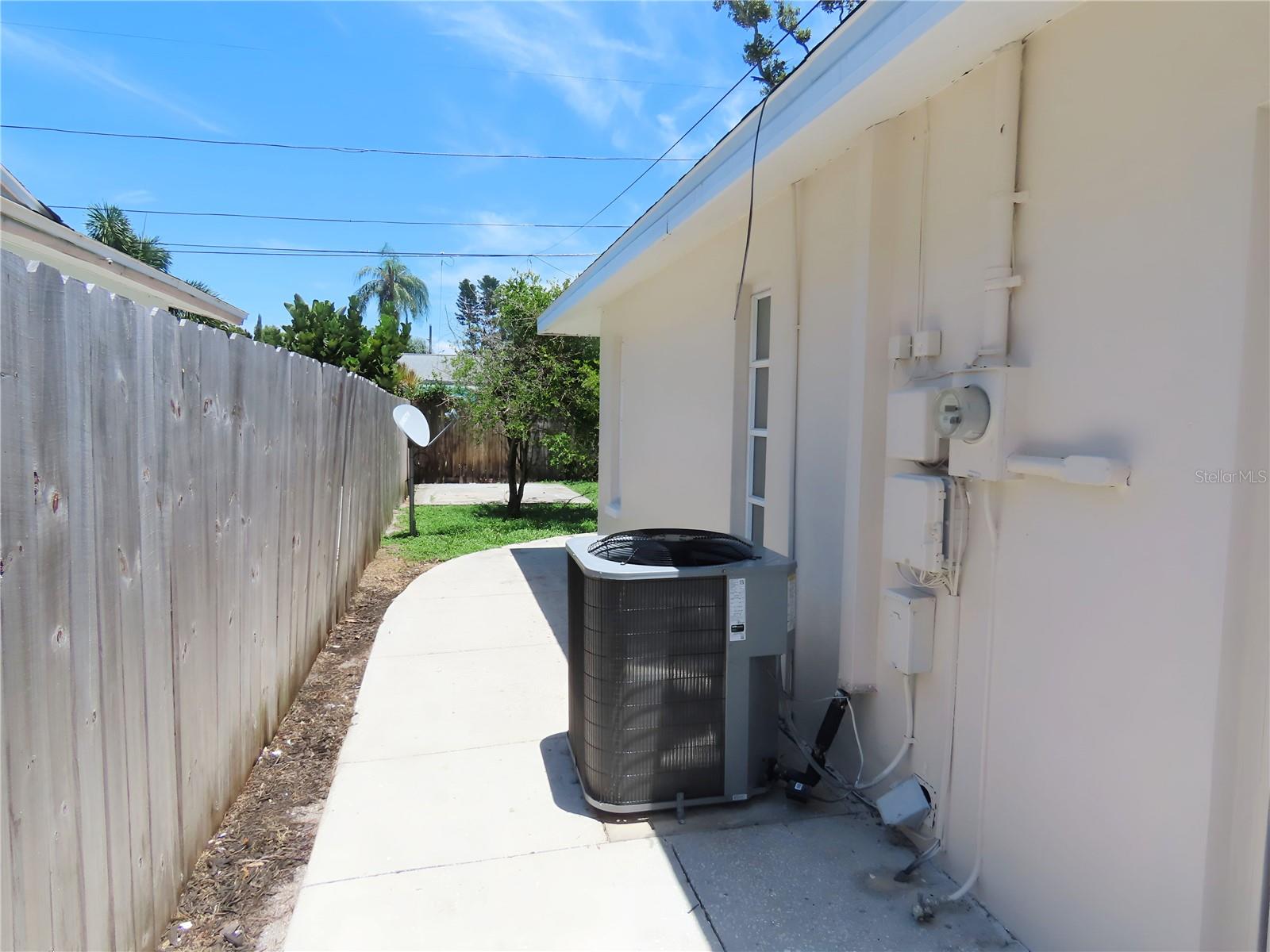1495 LAKESIDE DRIVE