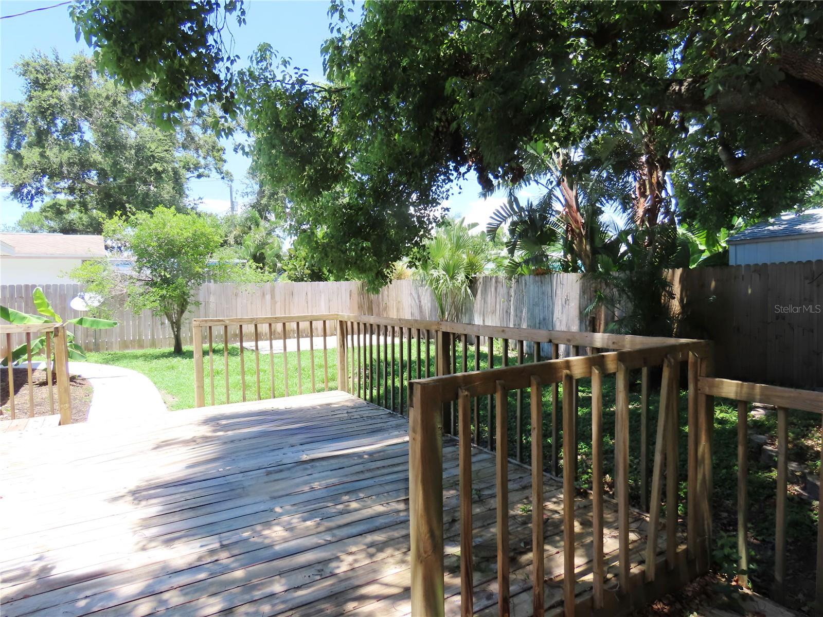 1495 LAKESIDE DRIVE