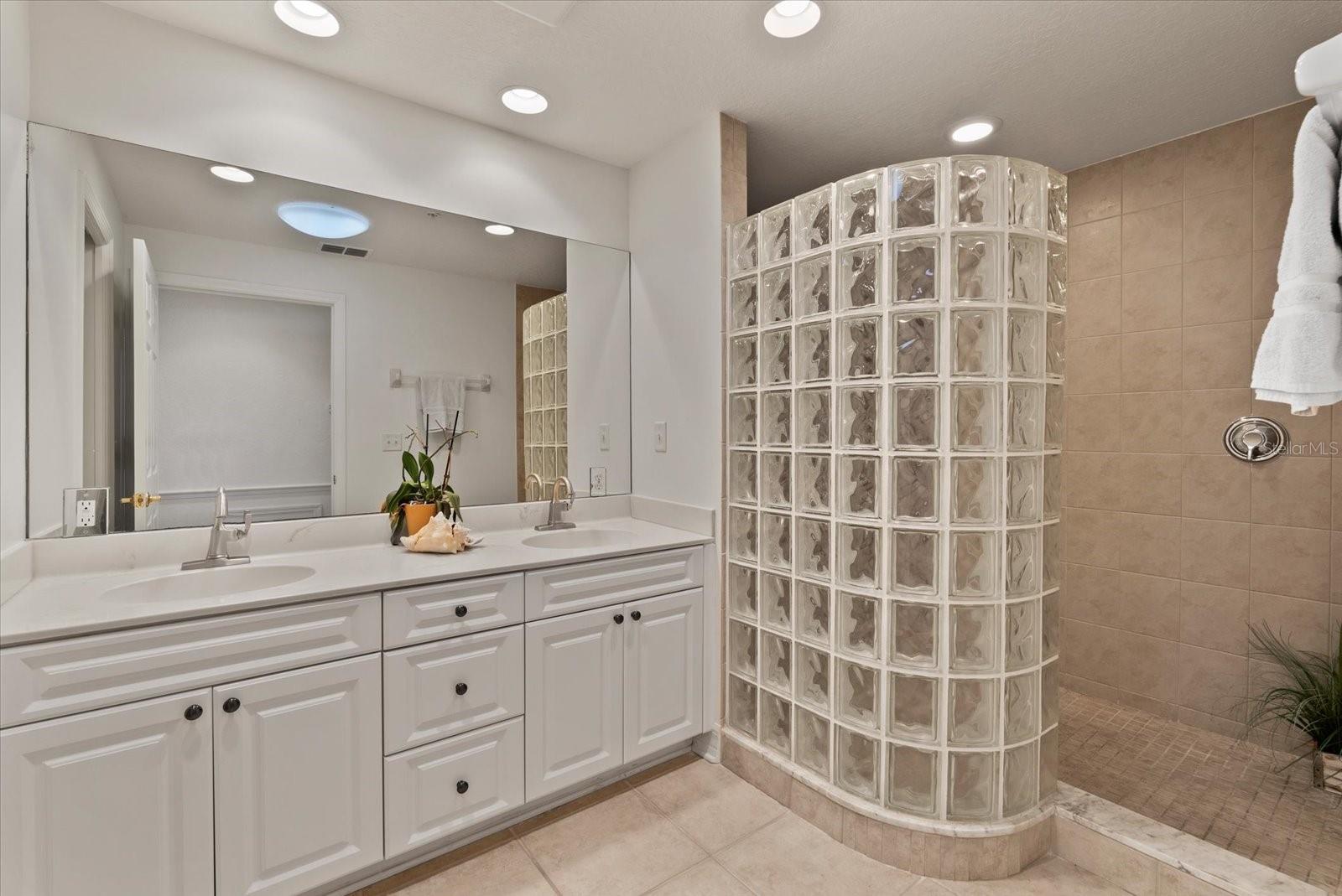 SPANISH PALMS CONDO - Residential