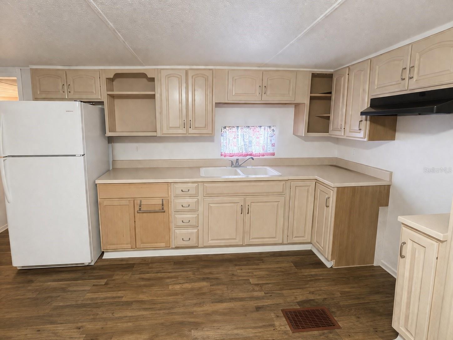 SUNSHINE PARK 01 - Residential