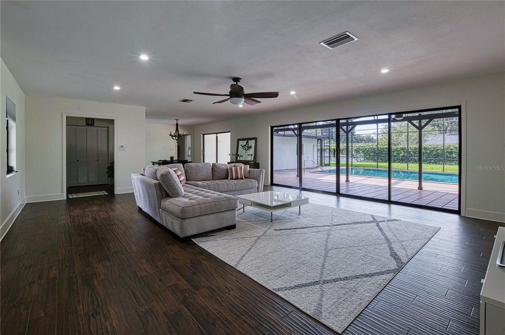 Photo of 1809 Pepperidge Drive, Orlando, FL 32806 (MLS # O6379351)