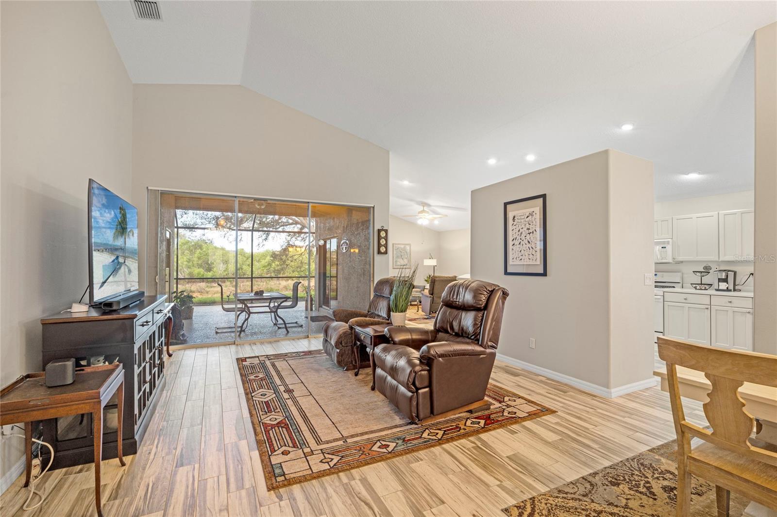 THE HAMPTONS - Residential