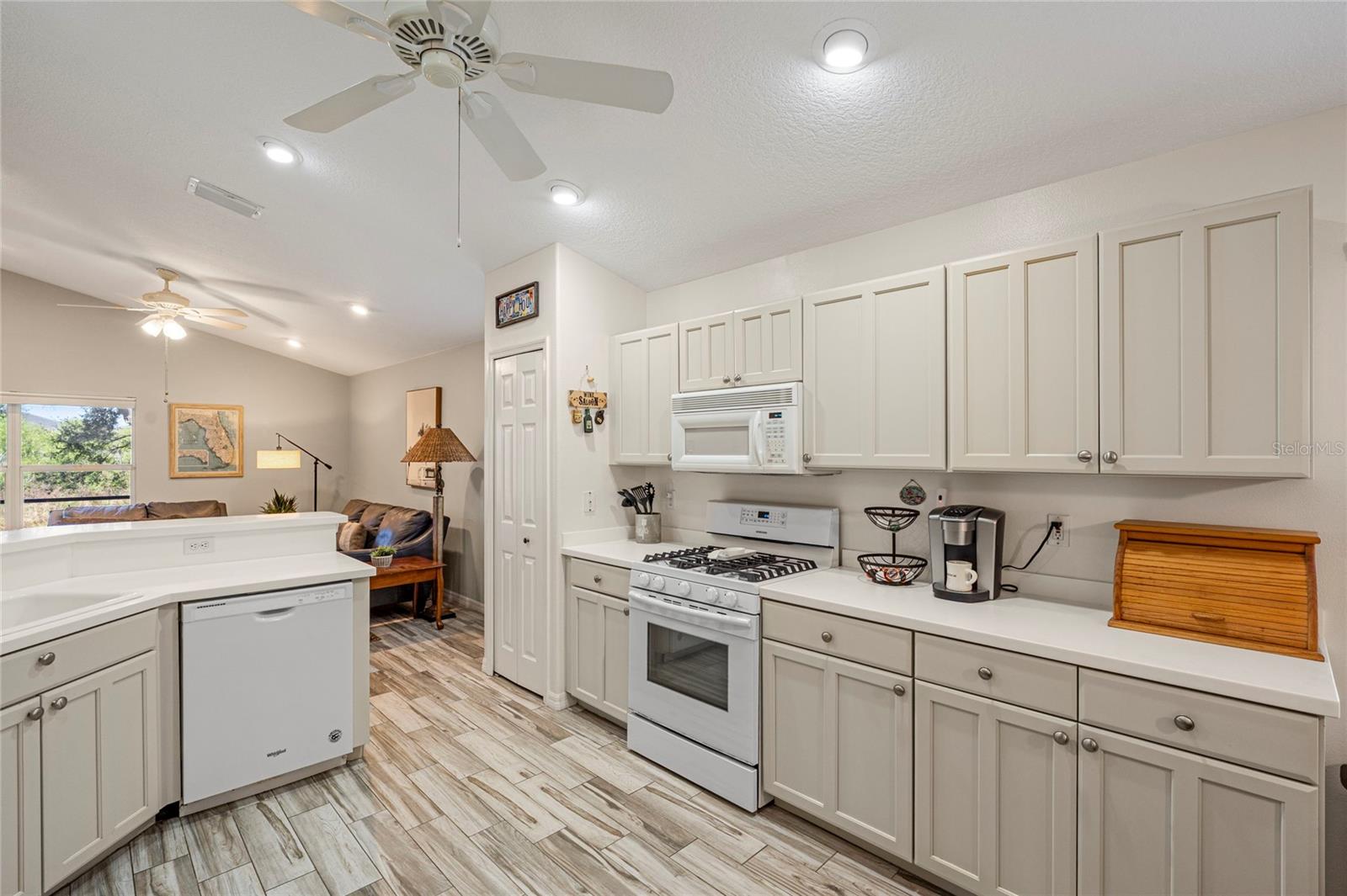 THE HAMPTONS - Residential