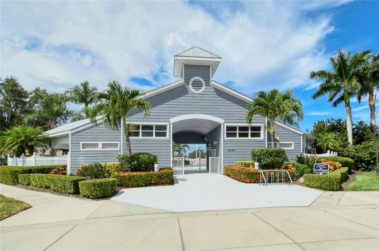 THE HAMPTONS - Residential