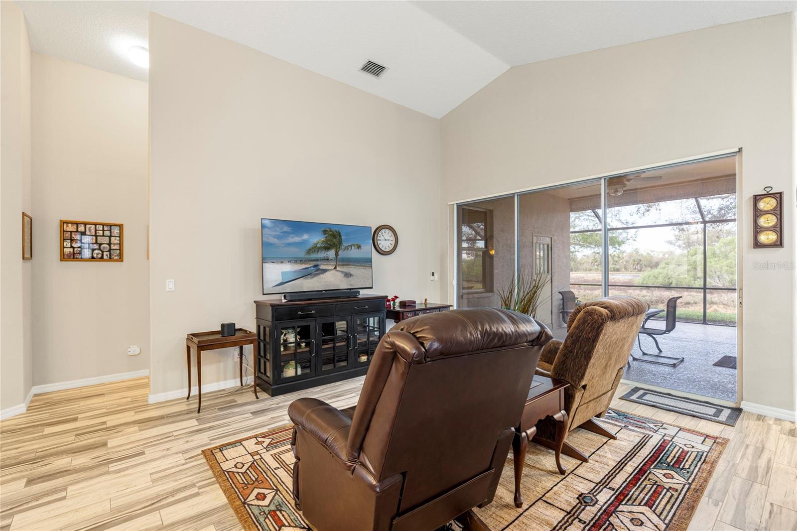 THE HAMPTONS - Residential