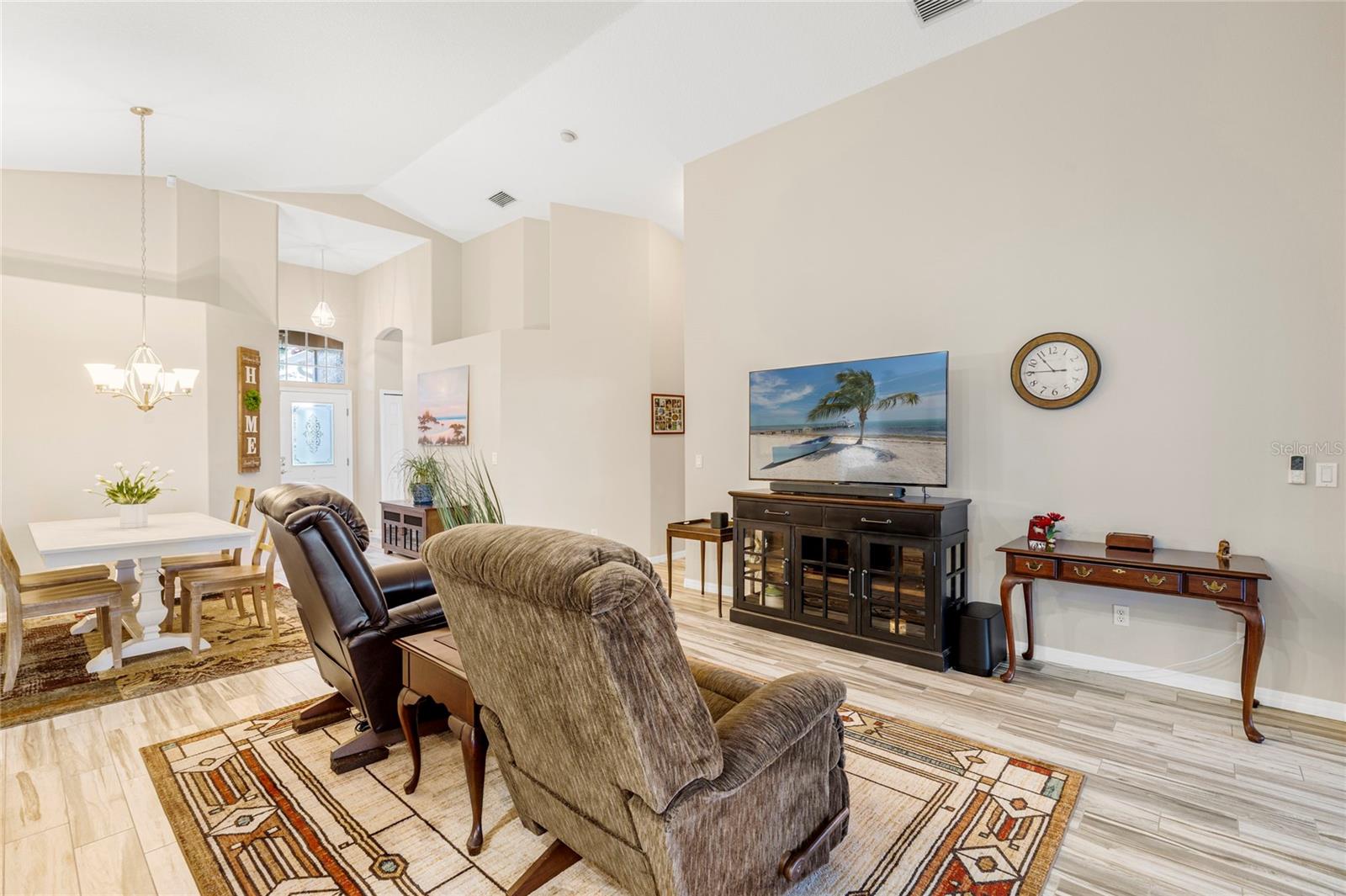 THE HAMPTONS - Residential