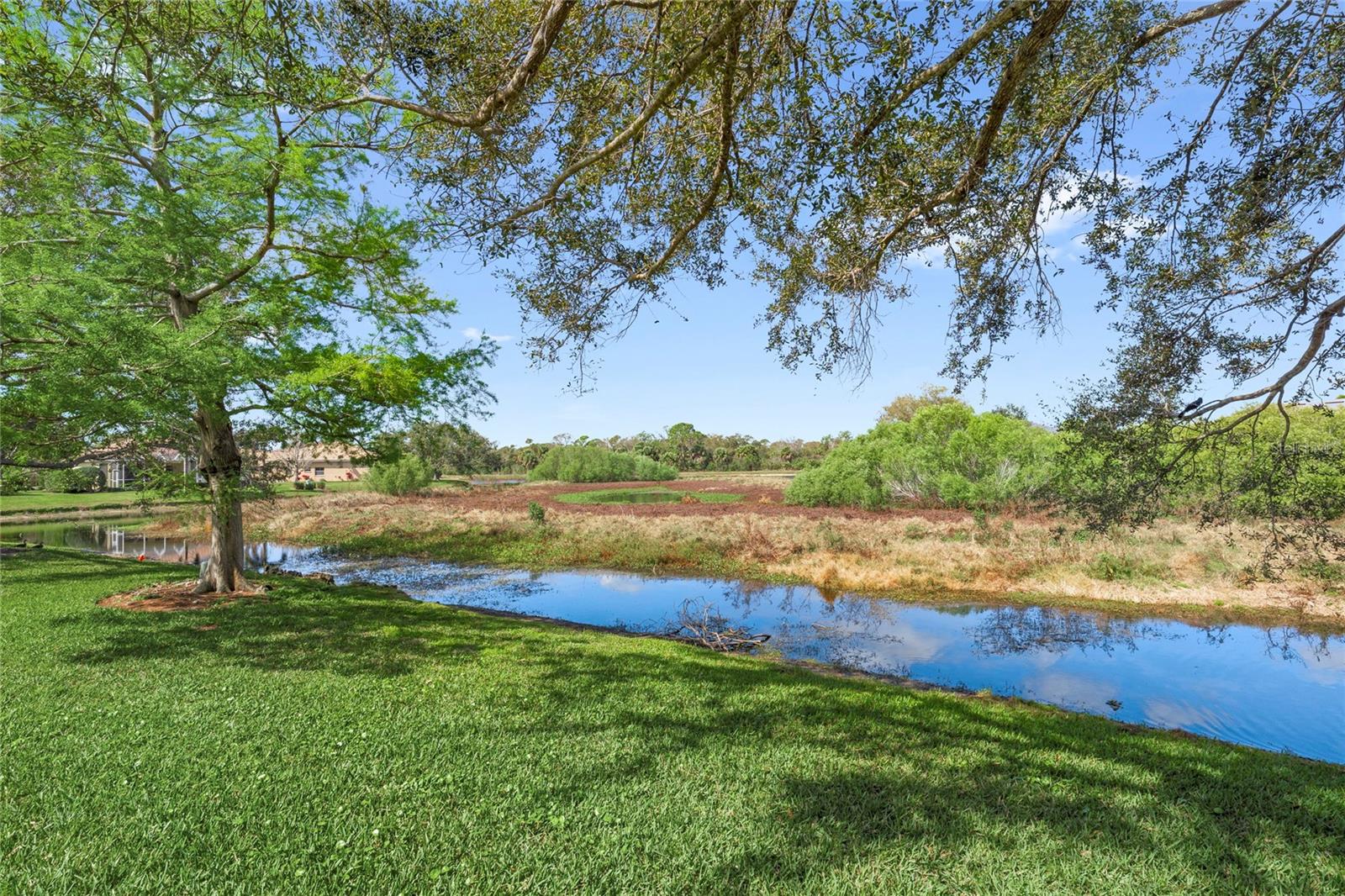 THE HAMPTONS - Residential