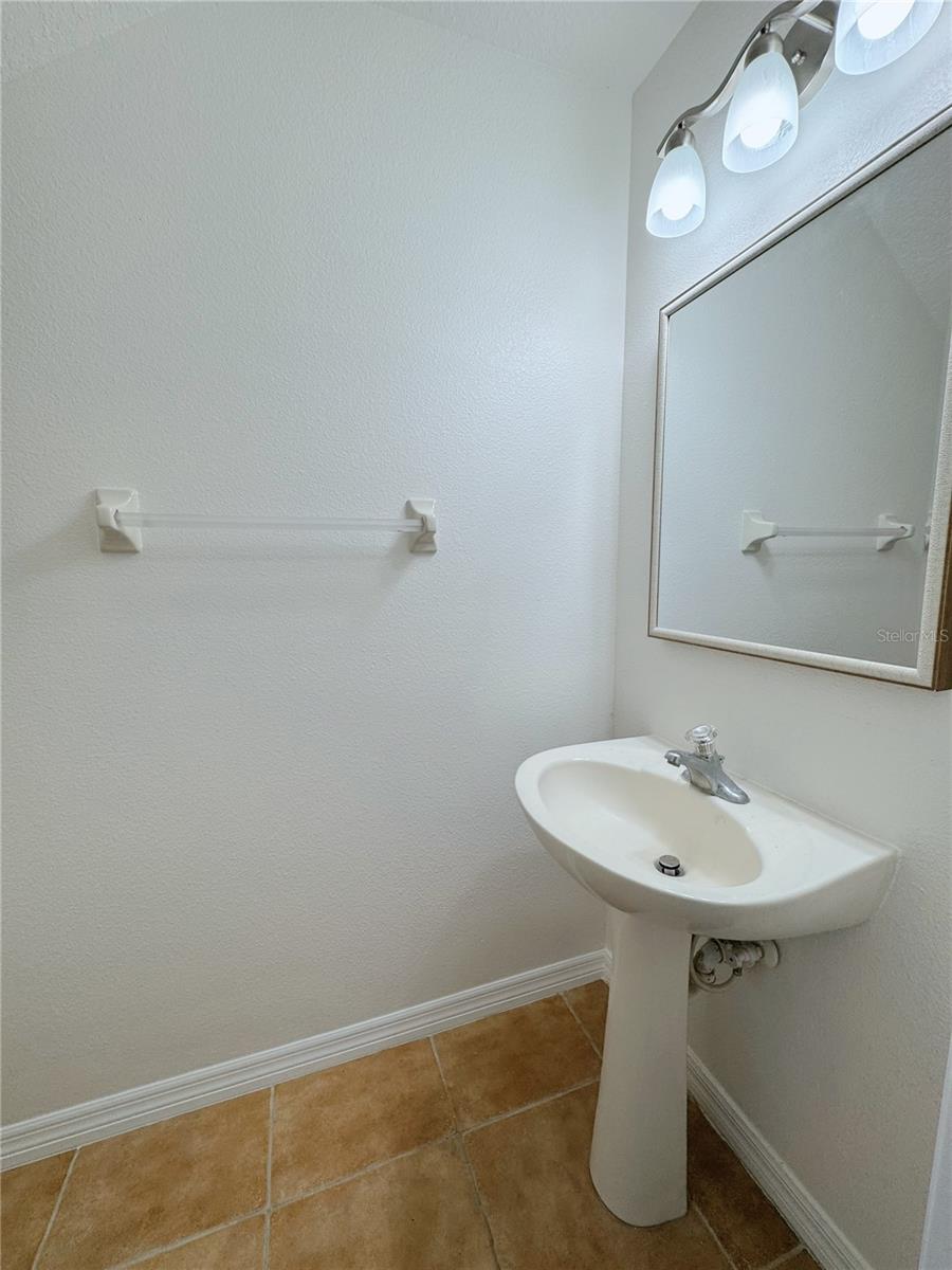 OAKCREST/SOUTHMEADOWPH N - Residential Lease