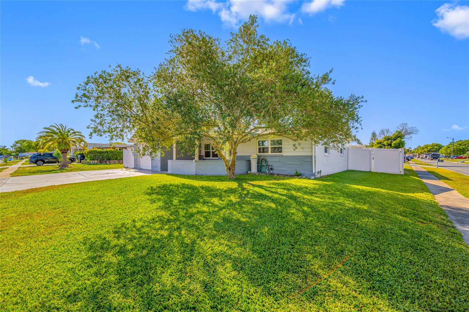 HOLIDAY GARDENS - Residential