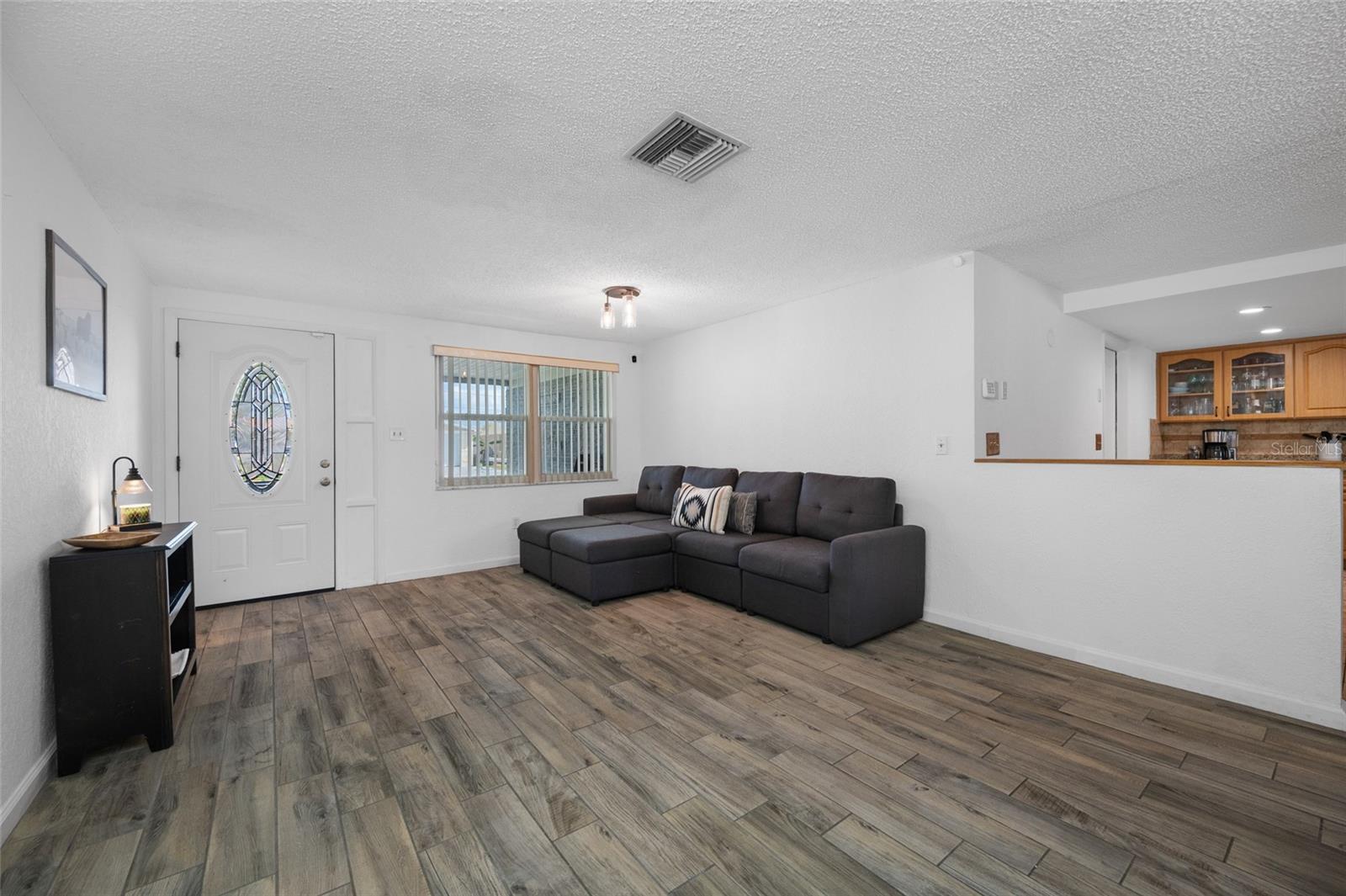 HOLIDAY GARDENS - Residential