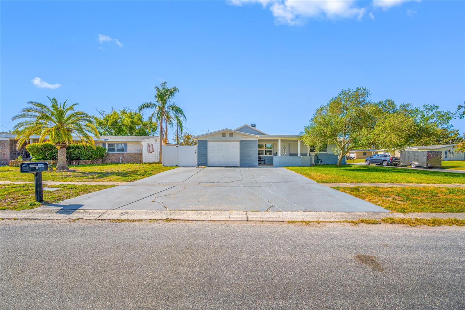 HOLIDAY GARDENS - Residential