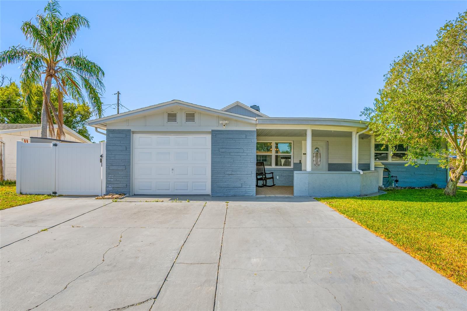 HOLIDAY GARDENS - Residential