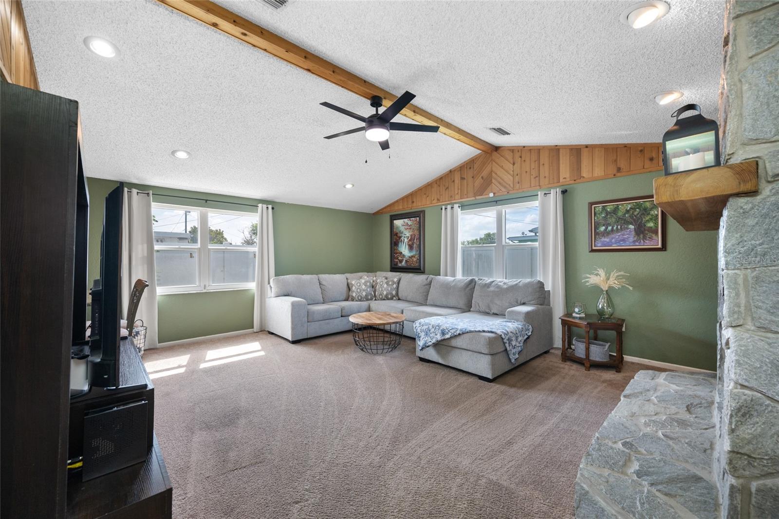 HOLIDAY GARDENS - Residential