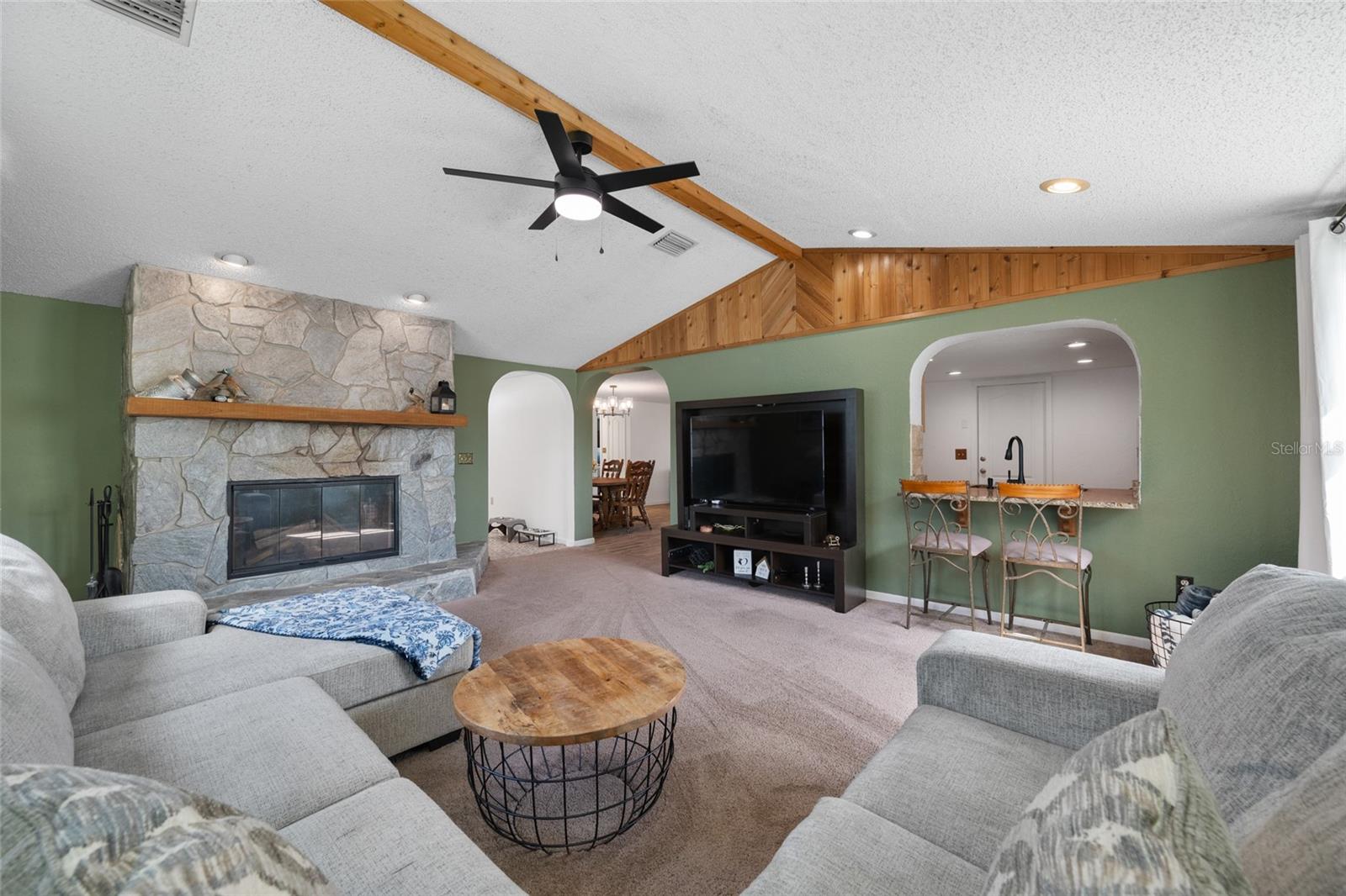 HOLIDAY GARDENS - Residential