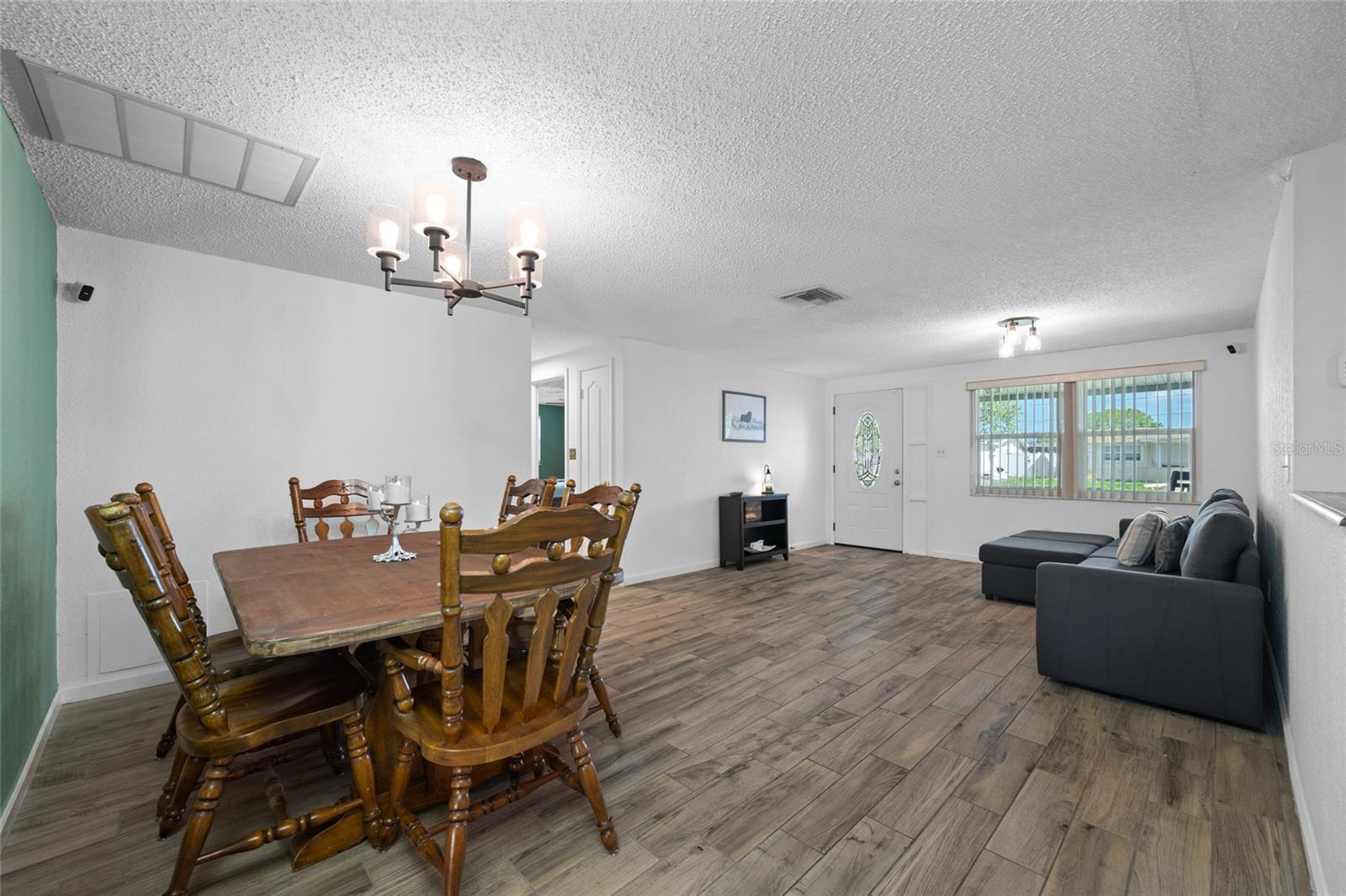 HOLIDAY GARDENS - Residential