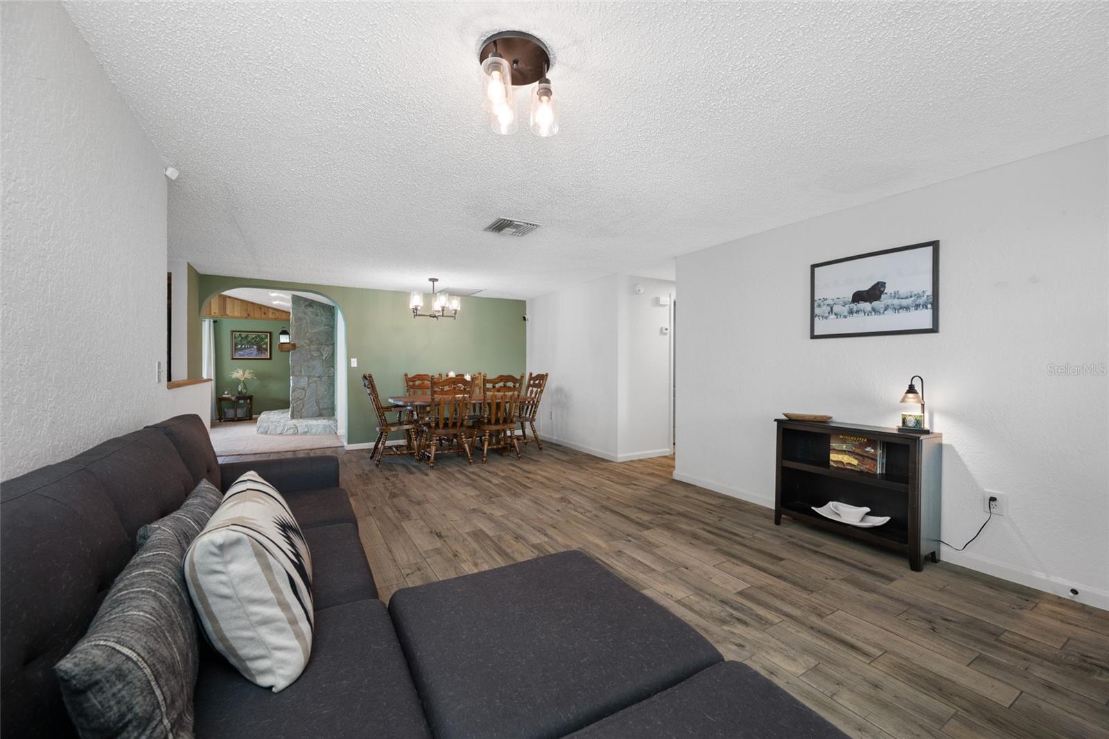 HOLIDAY GARDENS - Residential