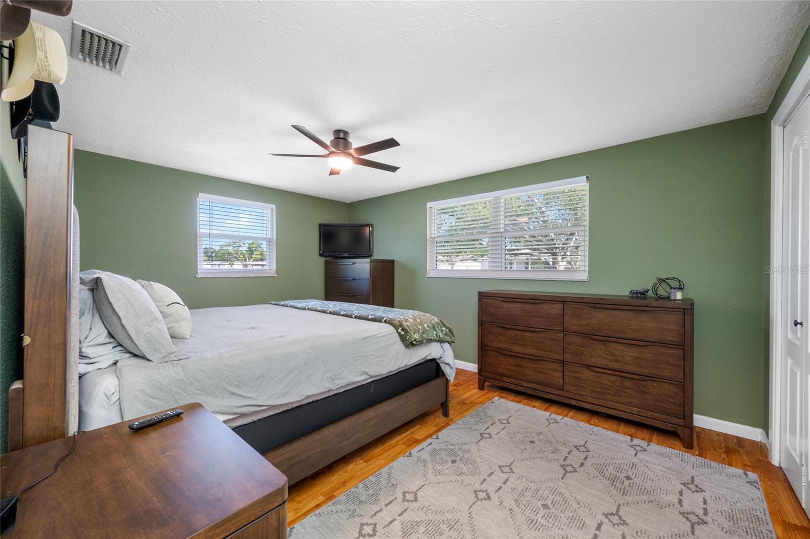 HOLIDAY GARDENS - Residential