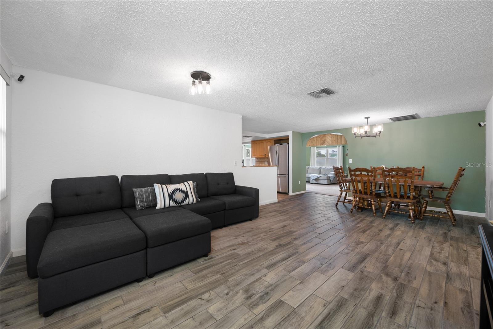 HOLIDAY GARDENS - Residential