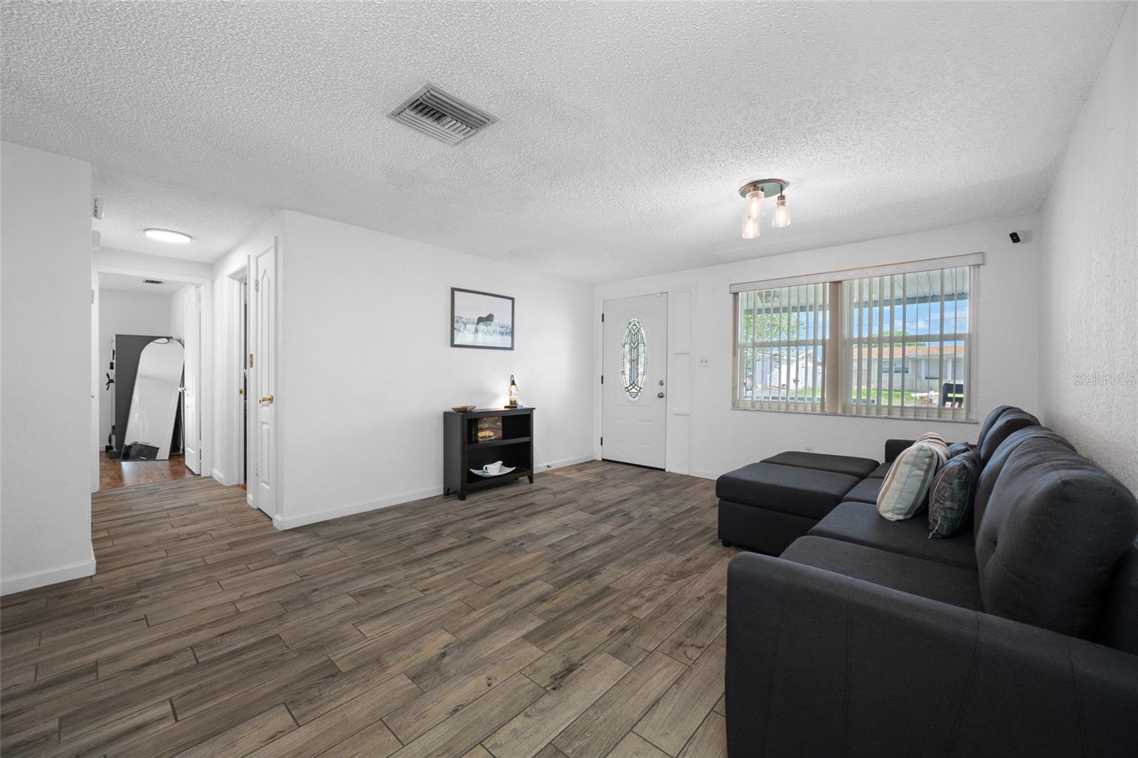 HOLIDAY GARDENS - Residential