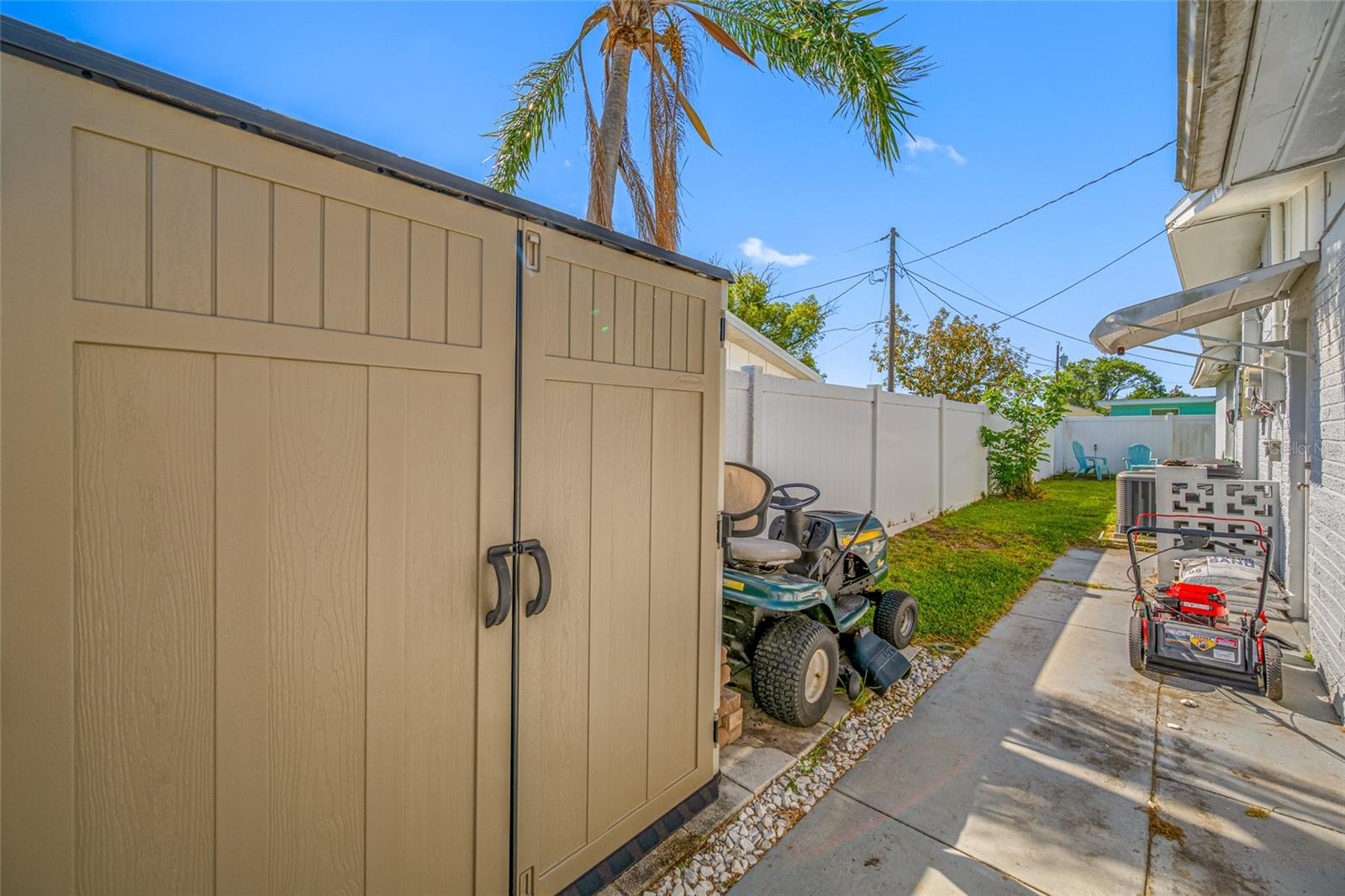 HOLIDAY GARDENS - Residential