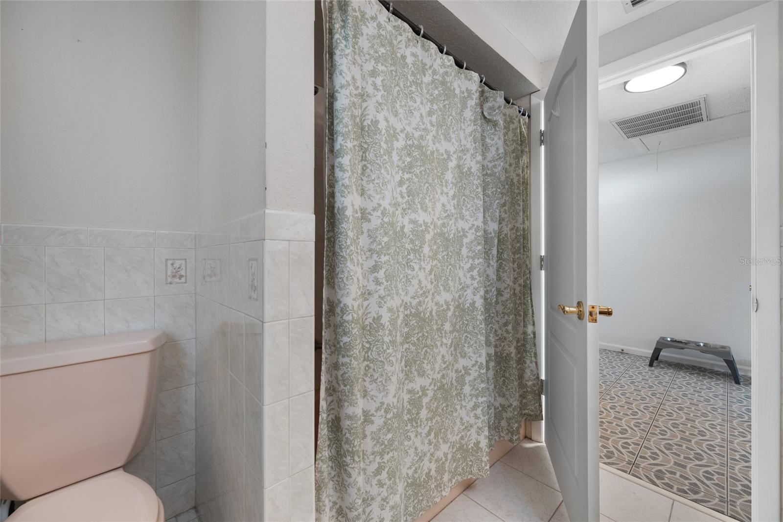 HOLIDAY GARDENS - Residential