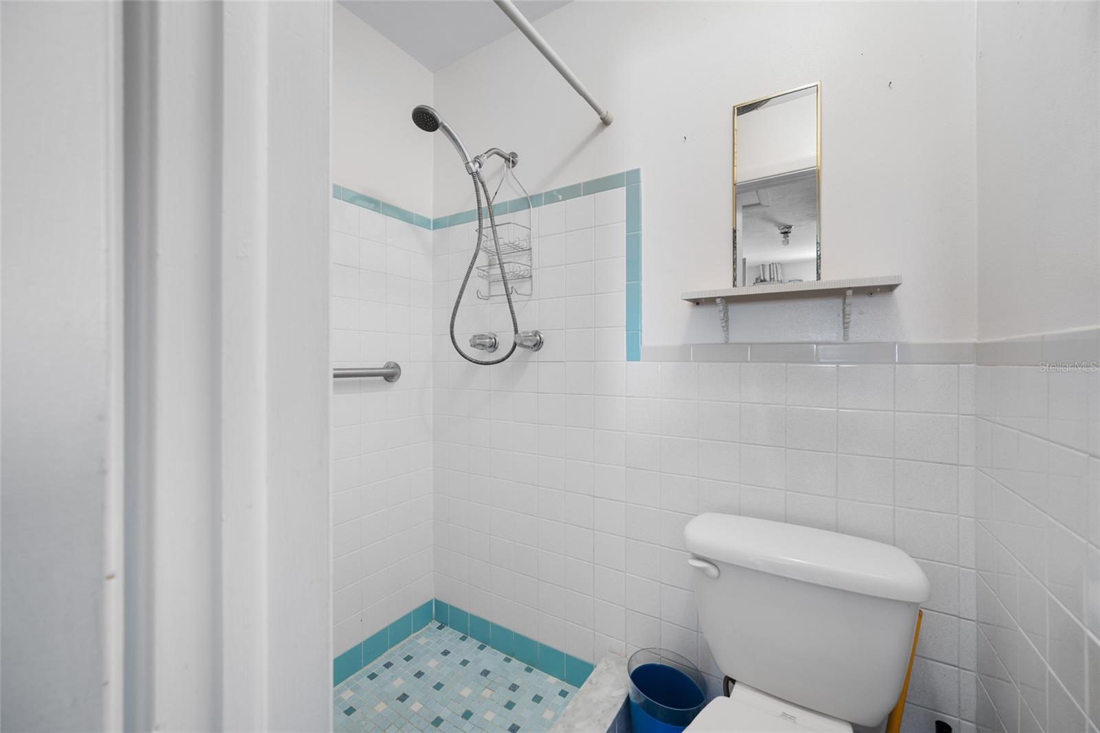 HOLIDAY GARDENS - Residential