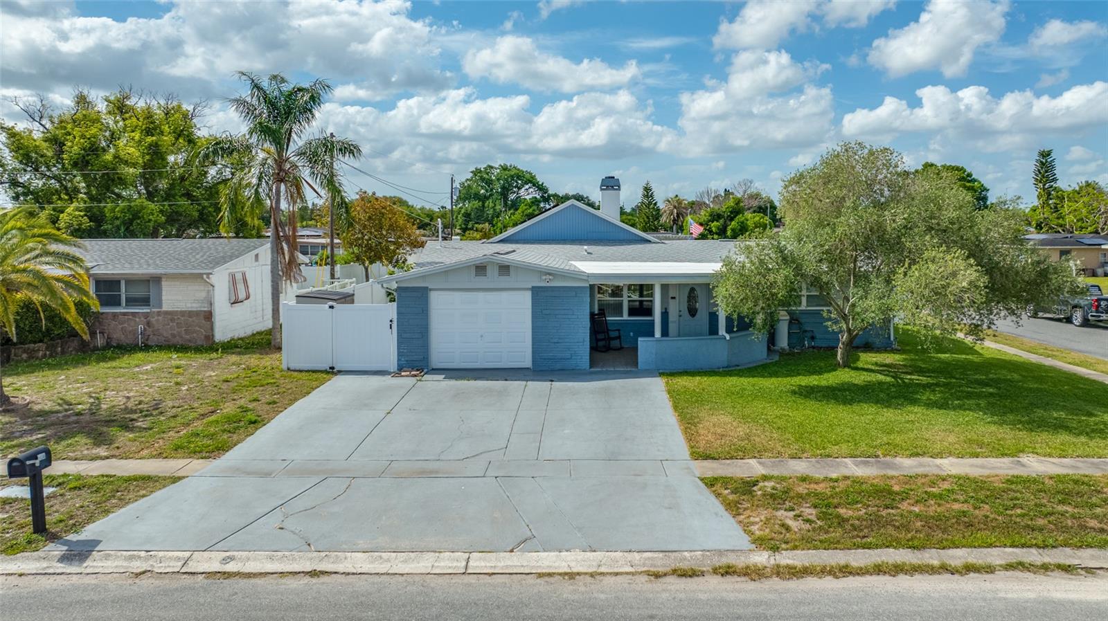 HOLIDAY GARDENS - Residential