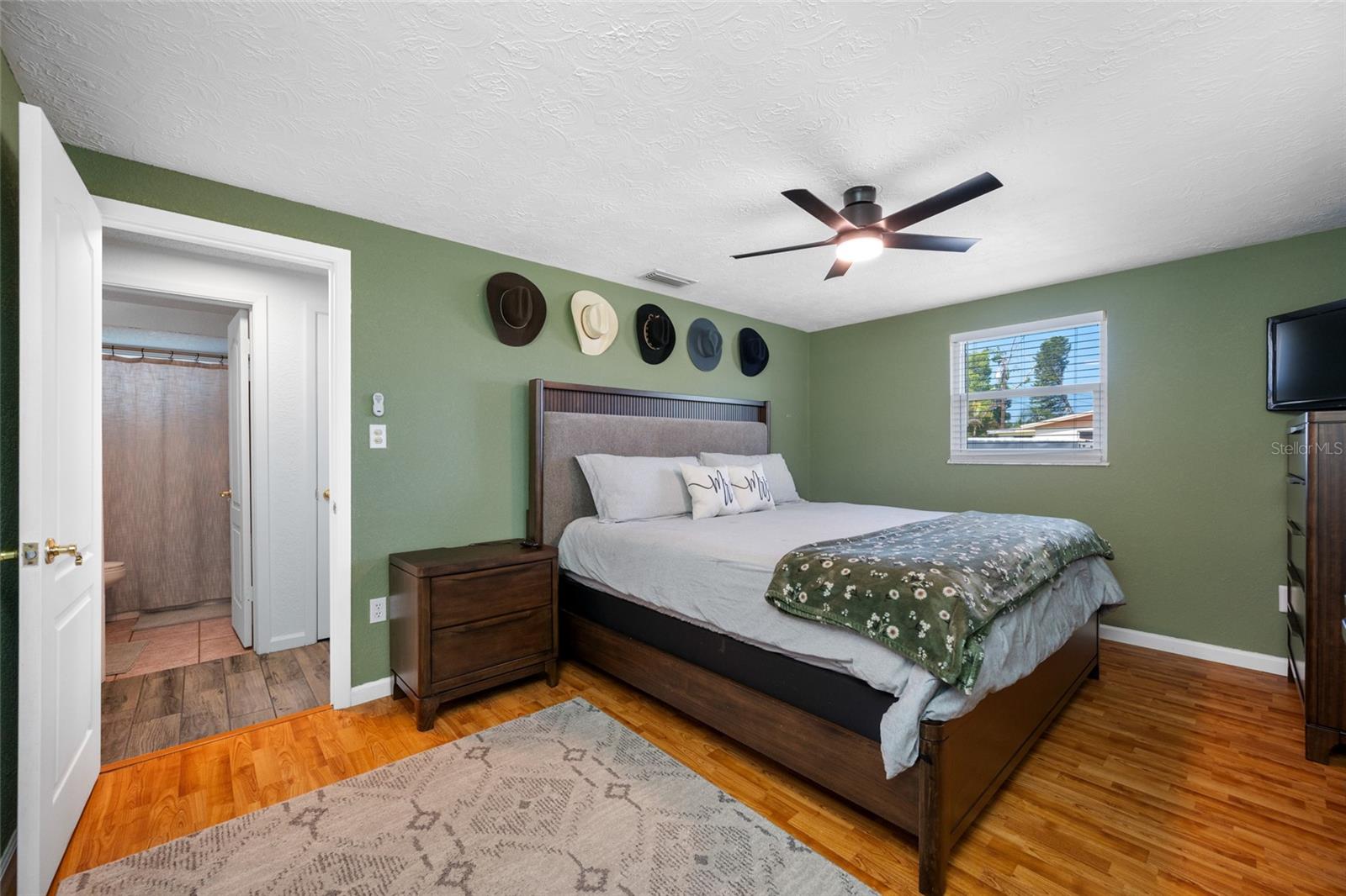 HOLIDAY GARDENS - Residential