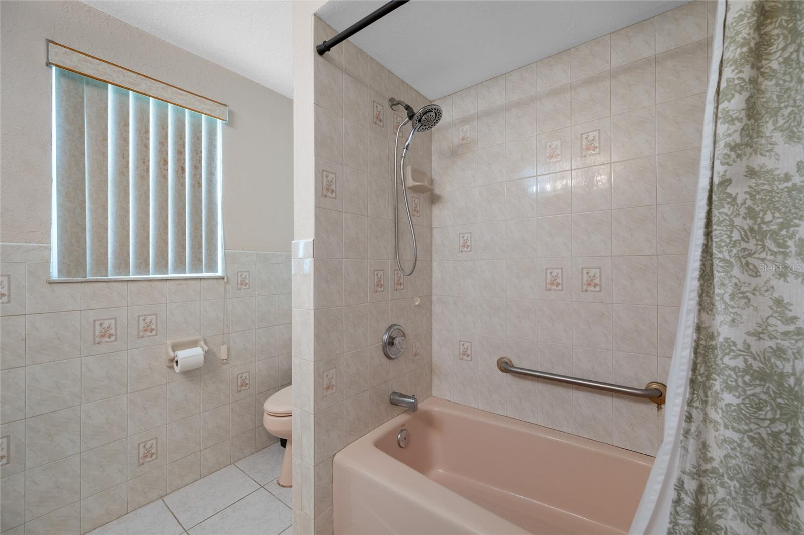 HOLIDAY GARDENS - Residential