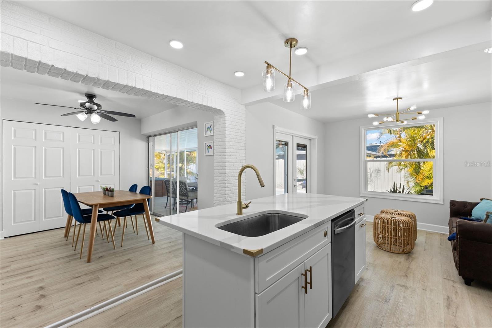 KENNETH CITY - Residential