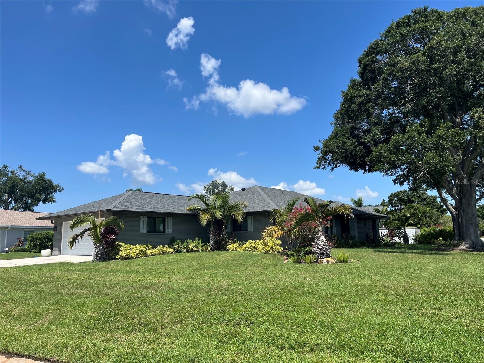 6993 COUNTRY LAKES CIRCLE