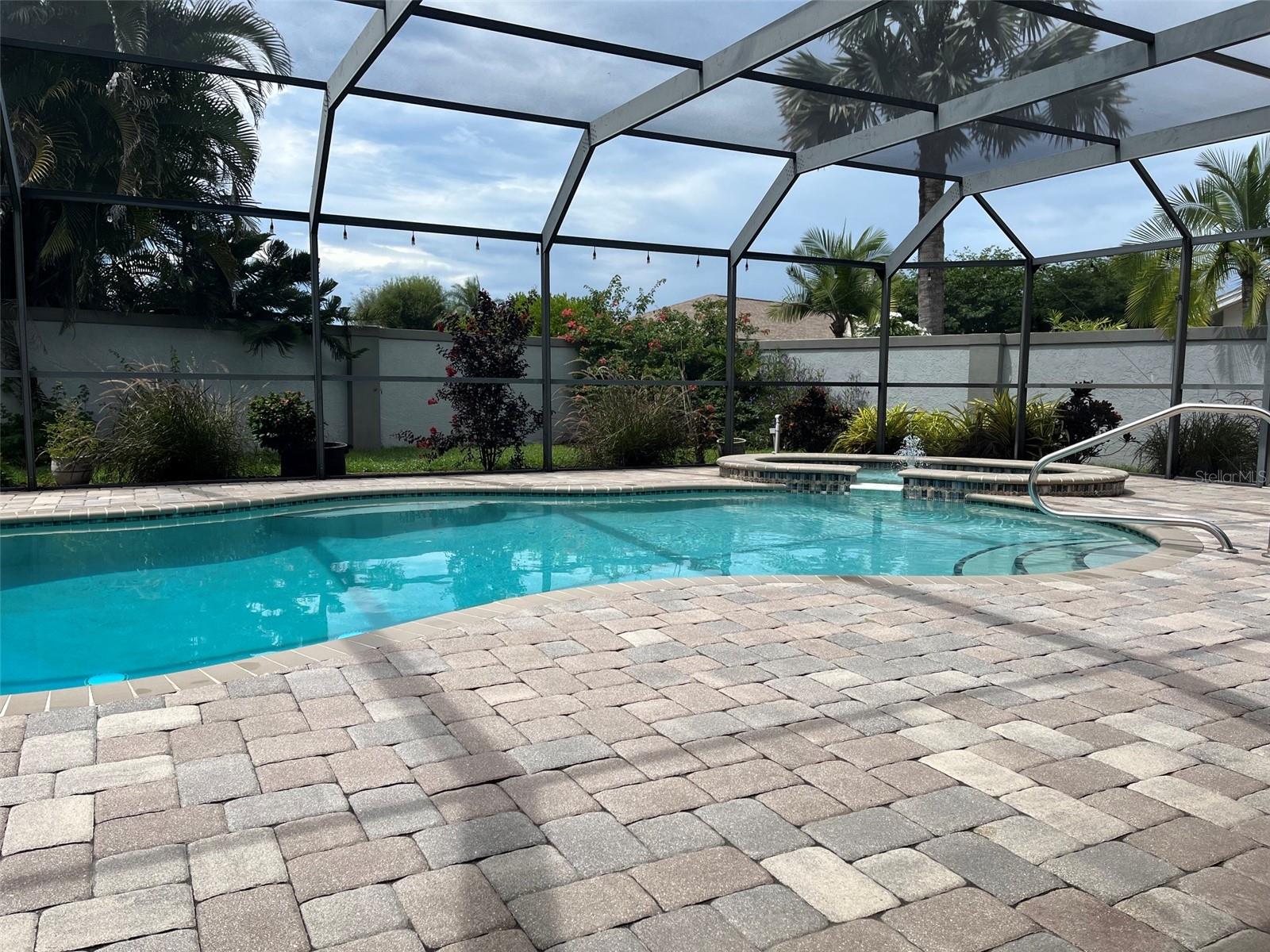 6993 COUNTRY LAKES CIRCLE