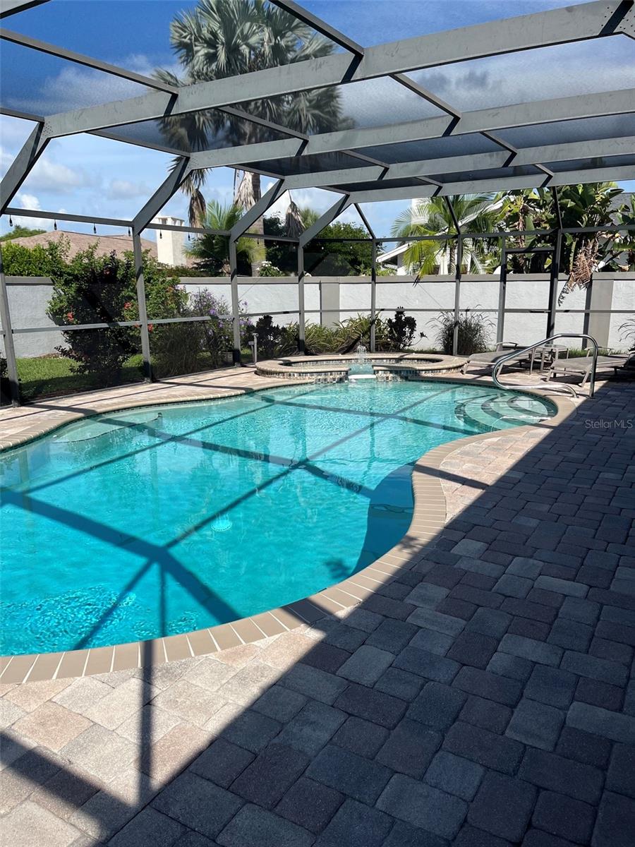 6993 COUNTRY LAKES CIRCLE