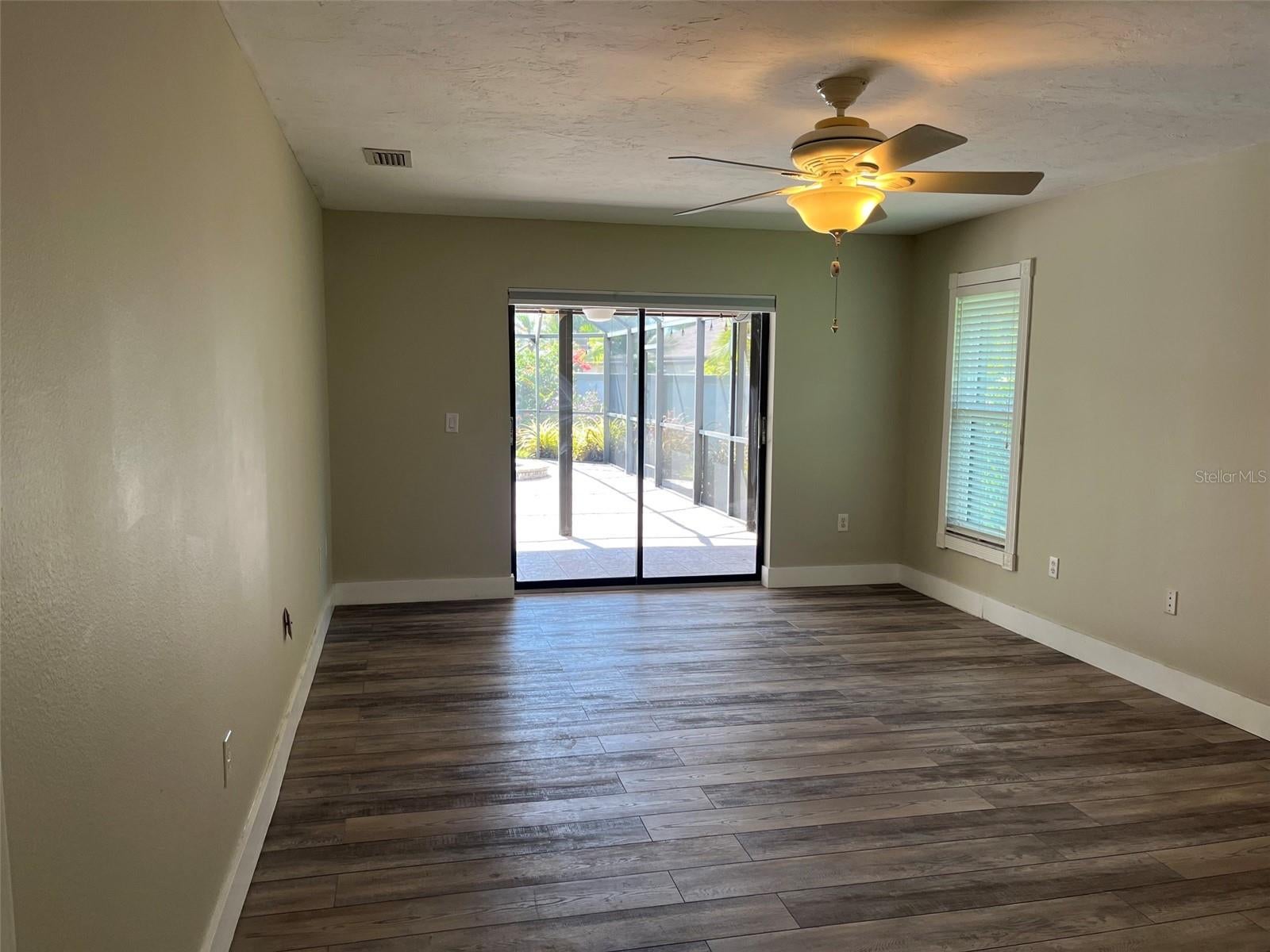 6993 COUNTRY LAKES CIRCLE