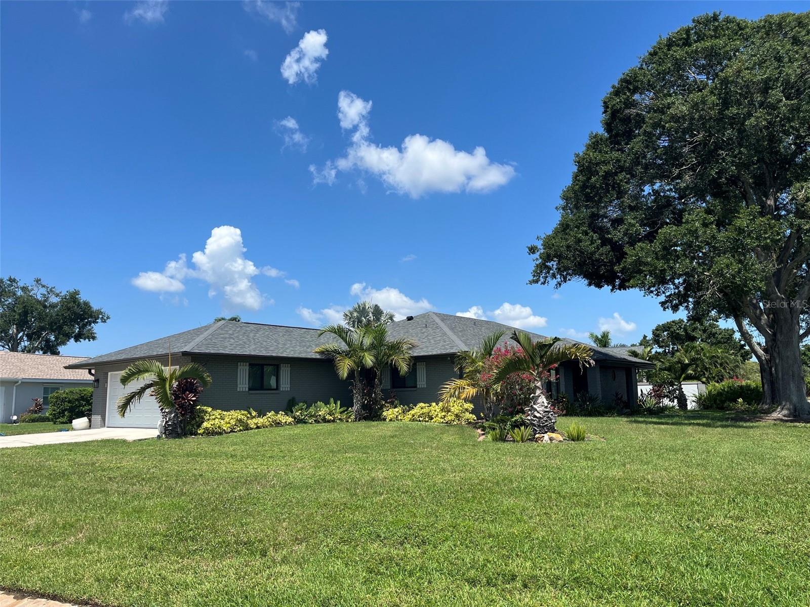 6993 COUNTRY LAKES CIRCLE