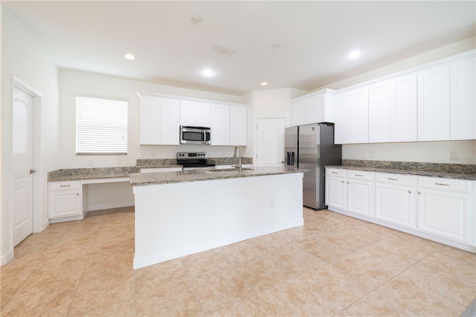 15663 SIGNATURE DRIVE