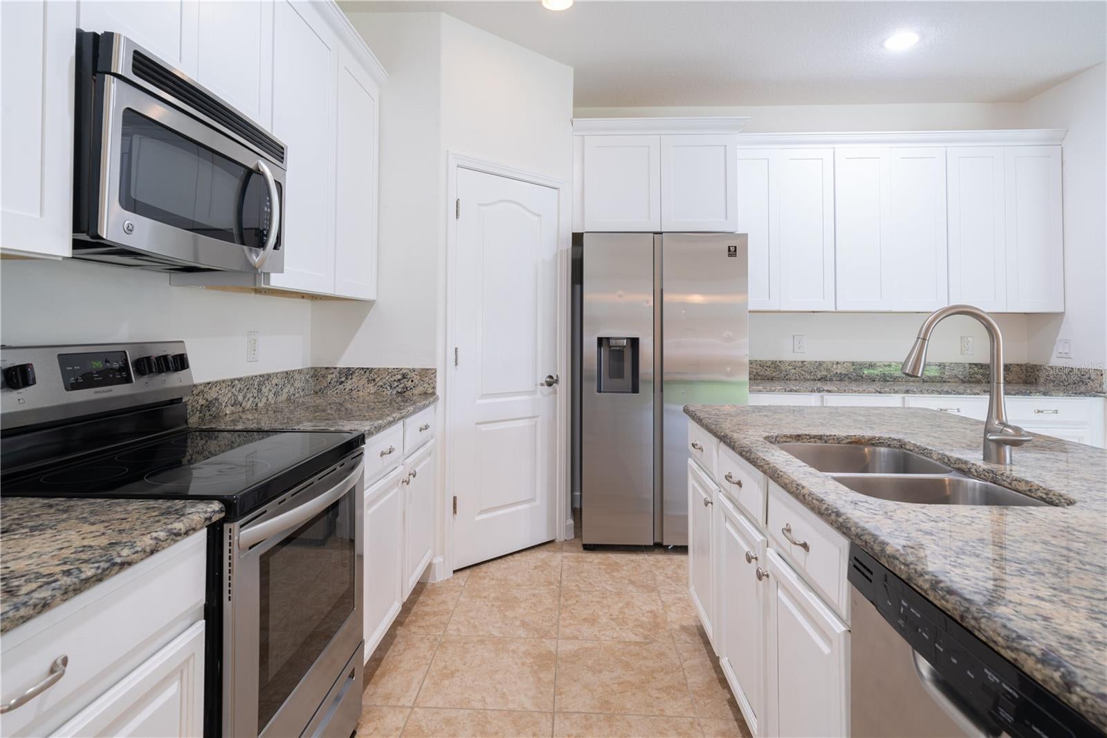 15663 SIGNATURE DRIVE