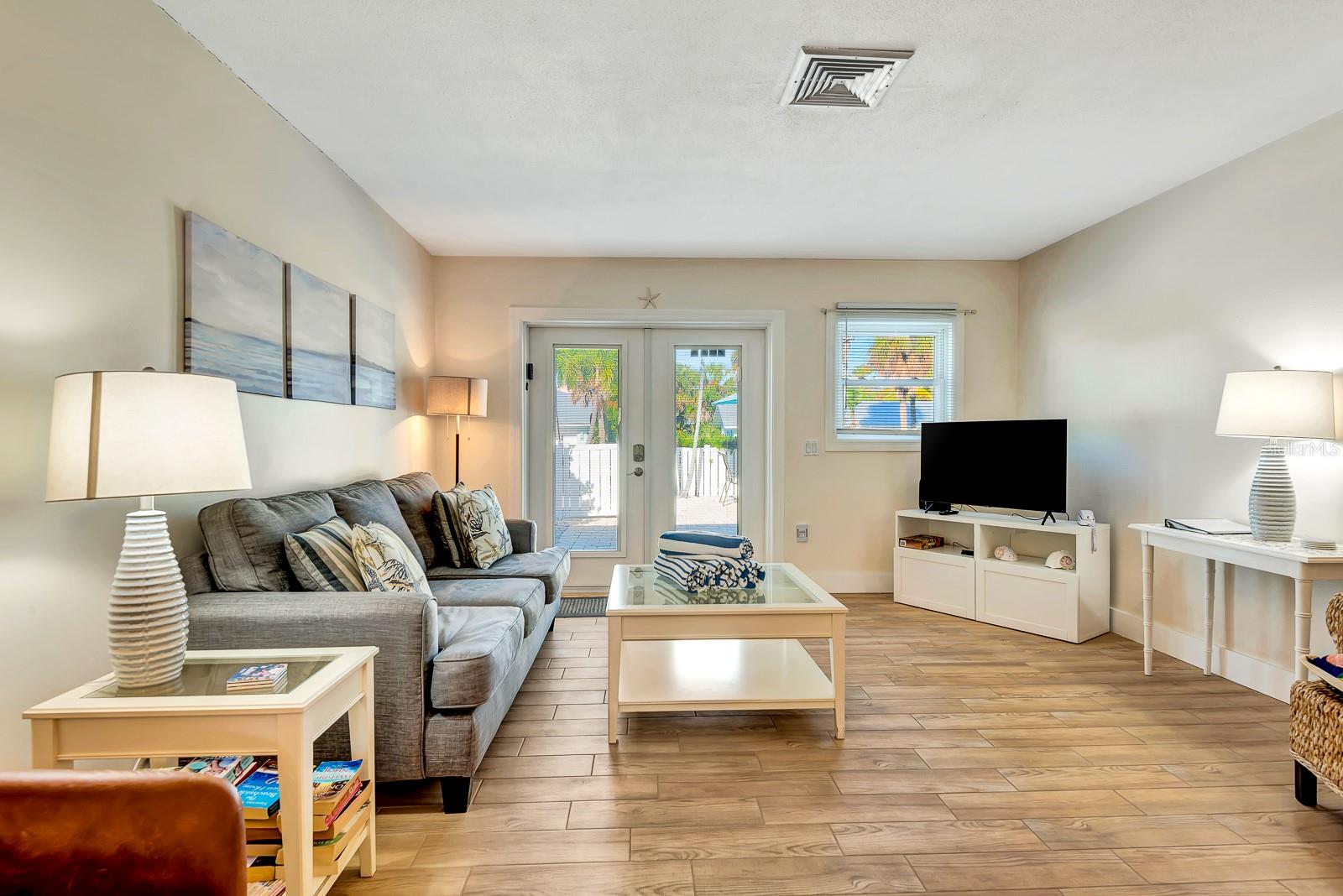 BLUE WAVE VILLA - Residential