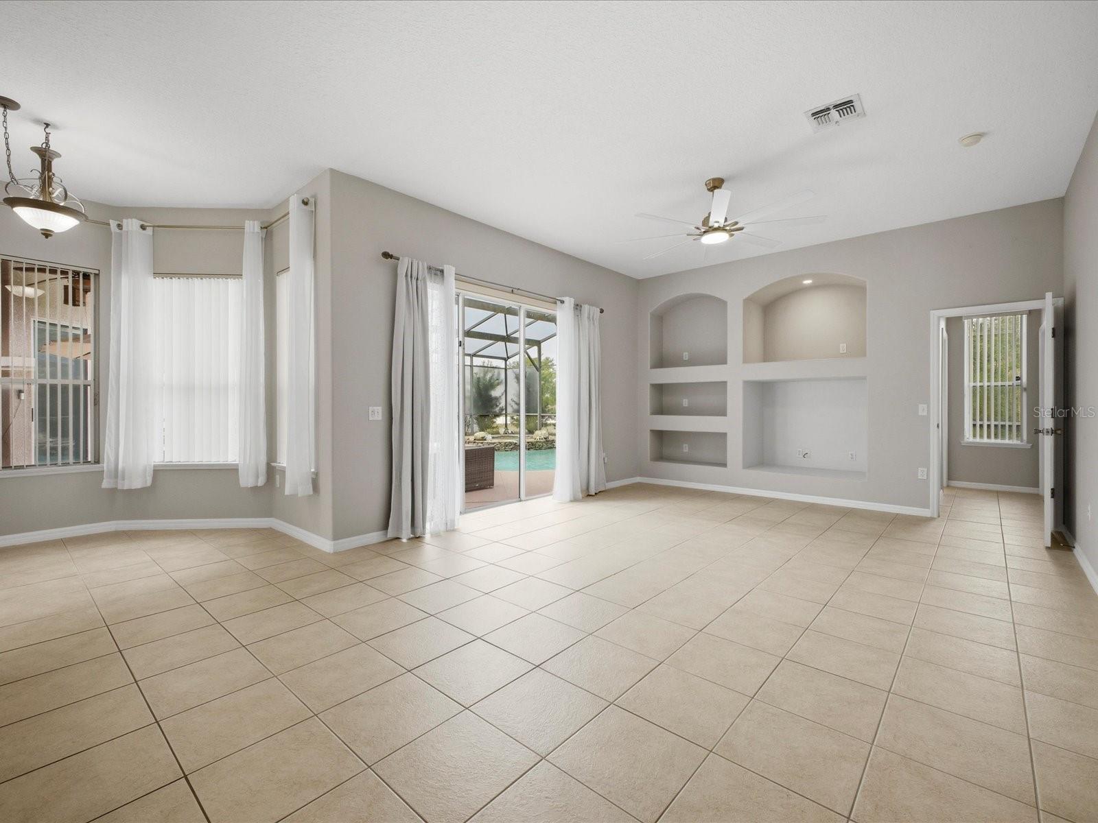 GRAND RESERVE - Residential